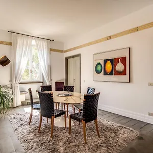 Magia At Colosseum Apartment